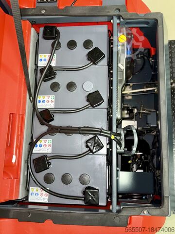 Varredora varredora máquina de aspiração Hako Sweepmaster / Jonas 980 E Generalüberholt - 6 Monate Garantie !