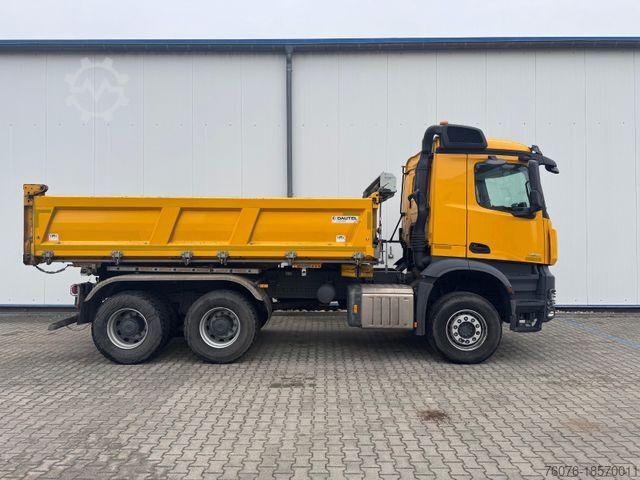 Tippbil MERCEDES-BENZ Arocs 5 2651 K 6x4 Bordmatik Klima Navi Kühlbox