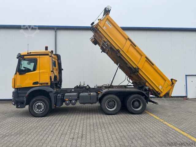 Tippbil MERCEDES-BENZ Arocs 5 2651 K 6x4 Bordmatik Klima Navi Kühlbox