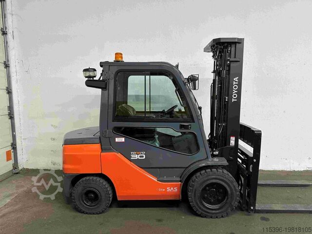 Diesel Forklift Toyota 52-8FDF30 - TRIPLEX - NEUWERTIG - 48 Stunden !!!