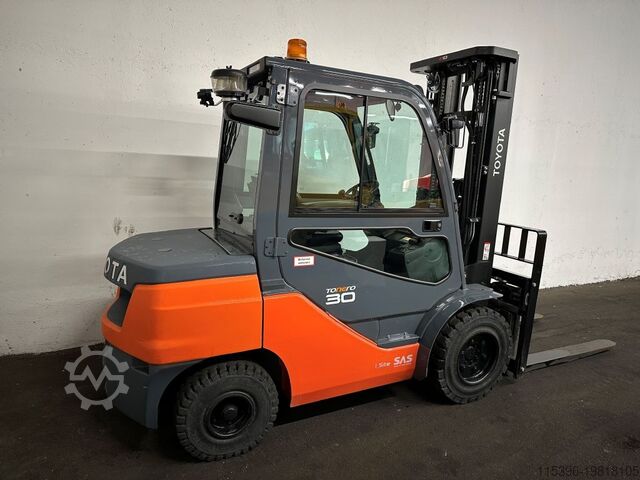 Diesel Forklift Toyota 52-8FDF30 - TRIPLEX - NEUWERTIG - 48 Stunden !!!