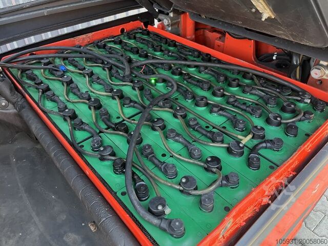 Stivuitor electric cu 4 roți Linde E25H-01/600