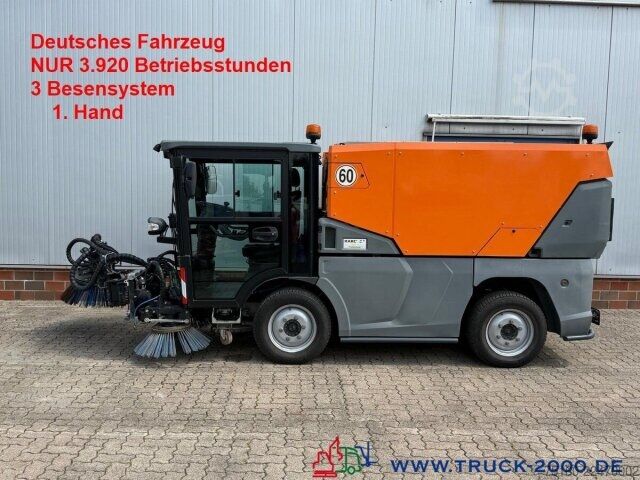 Yol süpürme aracı Kärcher Kärcher MC250 3Besen 60Km/h Wasserrecycling Sys.