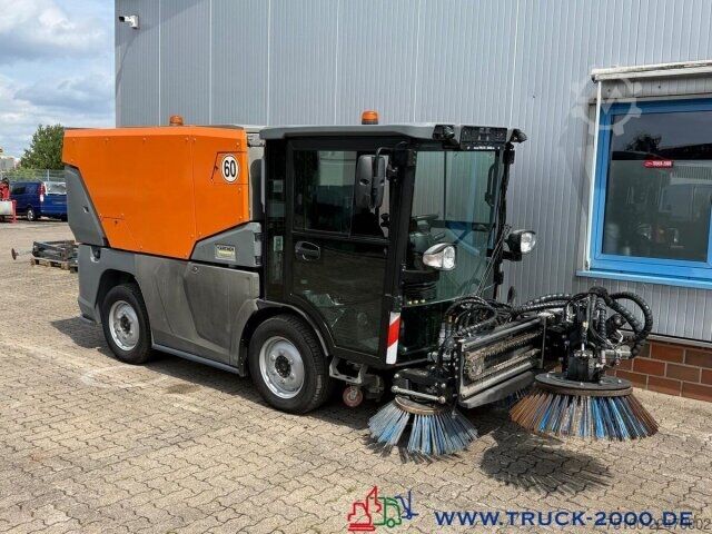Yol süpürme aracı Kärcher Kärcher MC250 3Besen 60Km/h Wasserrecycling Sys.