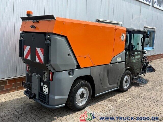 Yol süpürme aracı Kärcher Kärcher MC250 3Besen 60Km/h Wasserrecycling Sys.