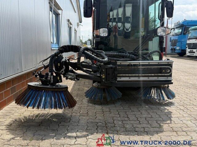 Yol süpürme aracı Kärcher Kärcher MC250 3Besen 60Km/h Wasserrecycling Sys.