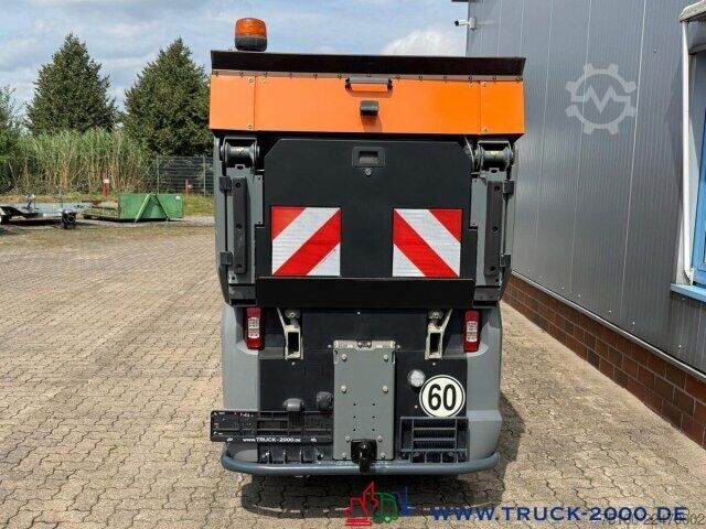 Yol süpürme aracı Kärcher Kärcher MC250 3Besen 60Km/h Wasserrecycling Sys.