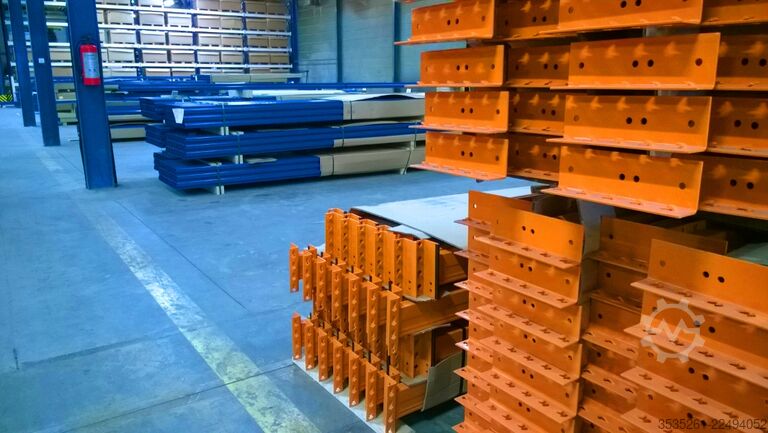Armazenamento de paletes 4 x 11,3 m lang, 4,5 m hoch, 16 Rahmen 72 Traversen 3600, 3 Ebenen je 3t