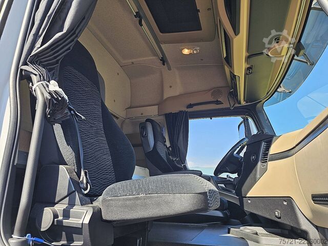 Standaard trekker MERCEDES-BENZ ACTROS 1832
