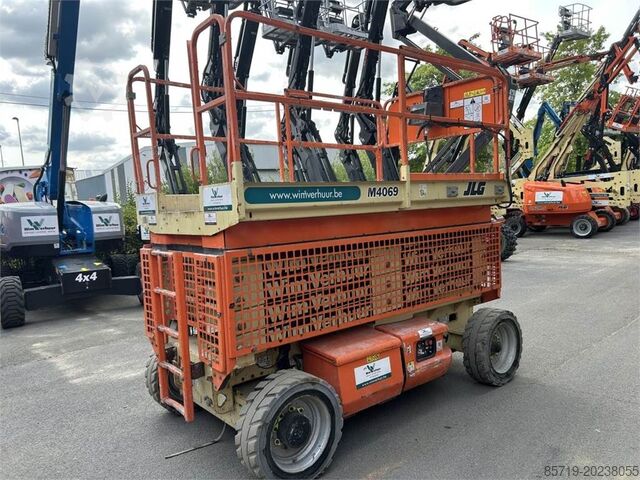 Nůžkový výtah JLG 4069 LE (3524)