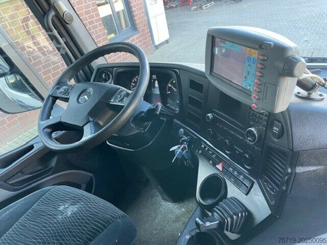 Vuilniswagen Mercedes-Benz 2533 Antos 6x2 Faun Vario 524