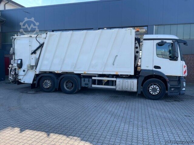 Vuilniswagen Mercedes-Benz 2533 Antos 6x2 Faun Vario 524