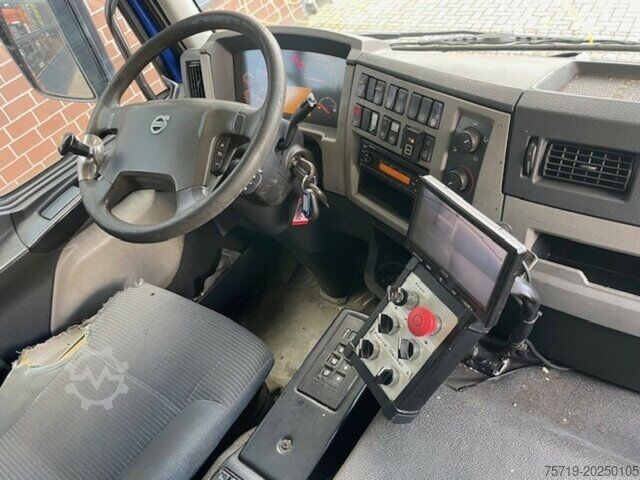 Vuilniswagen Volvo FE 340 6x2 mit Palfinger Kran
