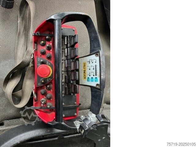 Vuilniswagen Volvo FE 340 6x2 mit Palfinger Kran