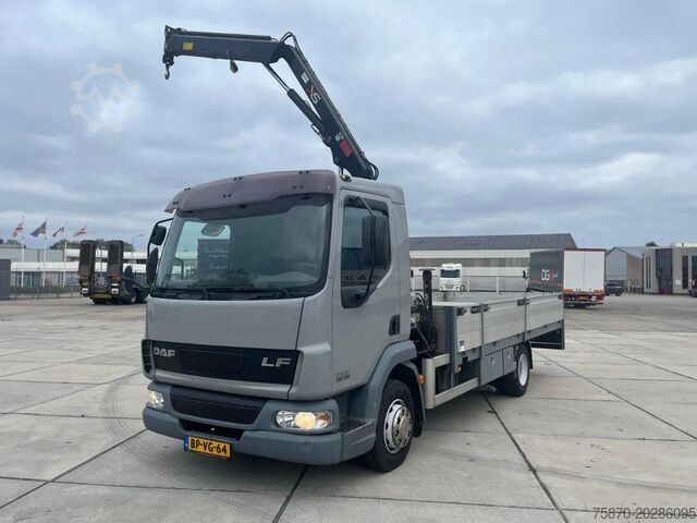 Vrachtwagen met kraan DAF LF 45 FA