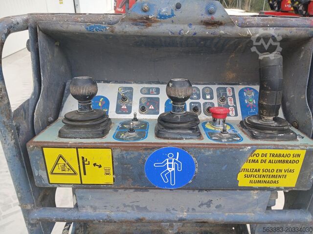 Knikarmhoogwerker Manitou 180ATJ