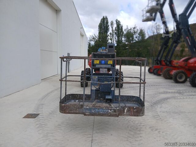 Knikarmhoogwerker Manitou 180ATJ