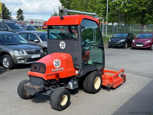 Mäher KUBOTA Großflächenfrontmäher F3680 4x4 mit Kabine 25KW