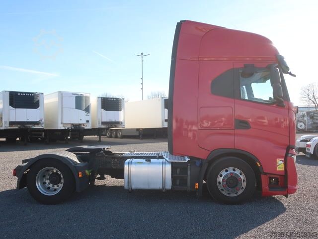 Standardowy ciągnik siodłowy Iveco S-Way AS 440 S 46 Intarder PTO