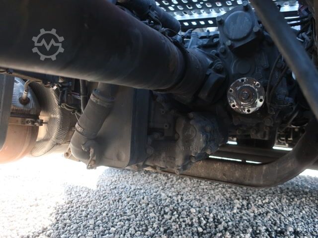 Standardowy ciągnik siodłowy Iveco S-Way AS 440 S 46 Intarder PTO