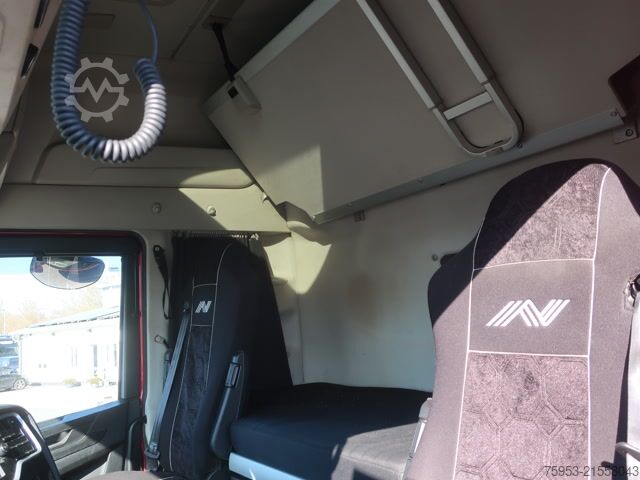 Standardowy ciągnik siodłowy Iveco S-Way AS 440 S 46 Intarder PTO