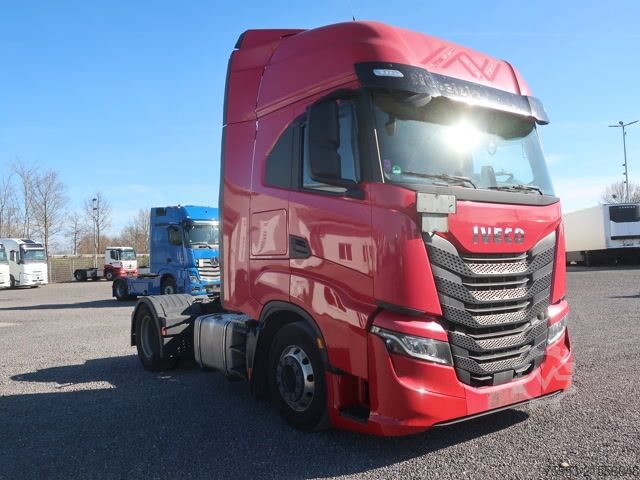 Standardowy ciągnik siodłowy Iveco S-Way AS 440 S 46 Intarder PTO