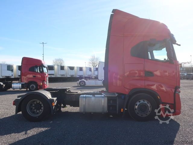 Standardowy ciągnik siodłowy Iveco S-Way AS 440 S 46 Intarder PTO
