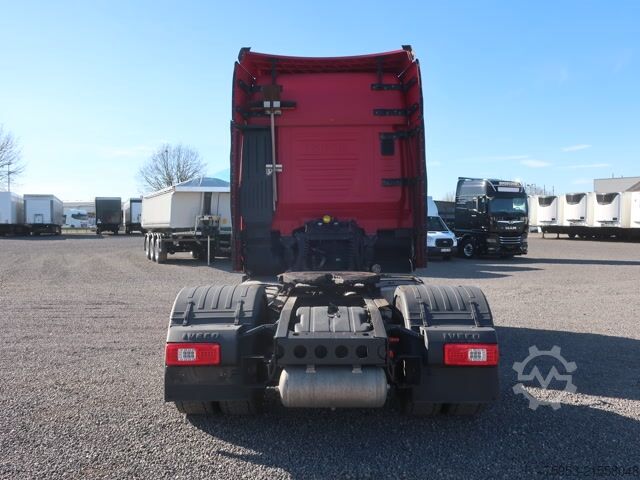 Standardowy ciągnik siodłowy Iveco S-Way AS 440 S 46 Intarder PTO