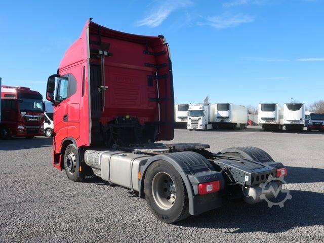 Standardowy ciągnik siodłowy Iveco S-Way AS 440 S 46 Intarder PTO
