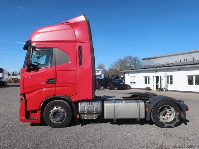 Standardowy ciągnik siodłowy Iveco S-Way AS 440 S 46 Intarder PTO