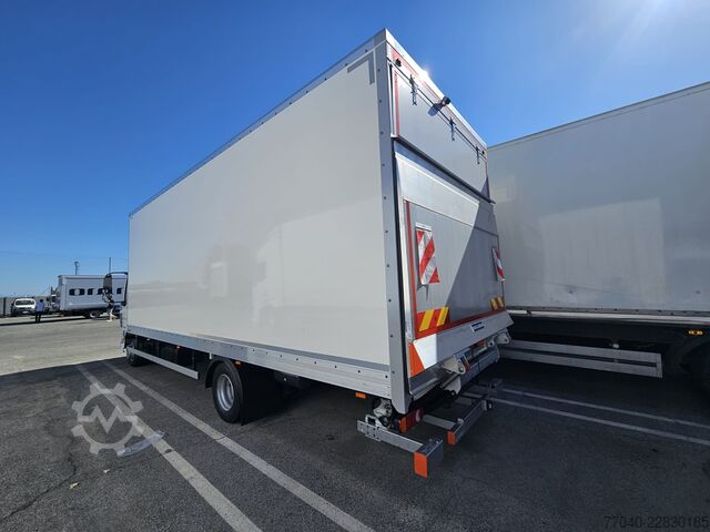 Autocarro con cassone DAF XB 230 FA 12 t furgonato con sponda