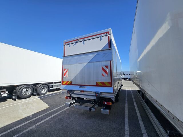 Autocarro con cassone DAF XB 230 FA 12 t furgonato con sponda