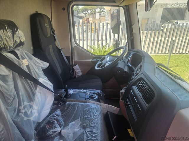 Autocarro con cassone DAF XB 230 FA 12 t furgonato con sponda