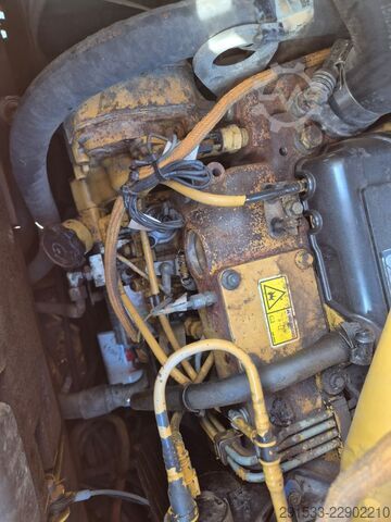 Układarka do asfaltu Caterpillar AP 300 d - Serviced!