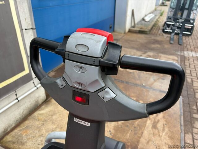 VS-23157 Electric ride-on pallet truck BT LPE200 BT LPE200