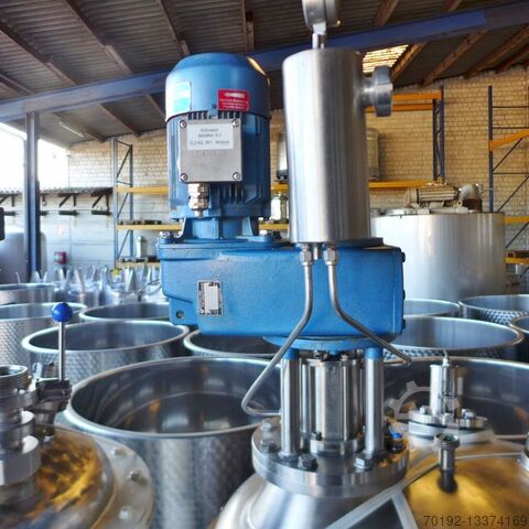680 liter verwarmbaar/koelbaar drukvat gemaakt van V2A met propeller roerwerk  