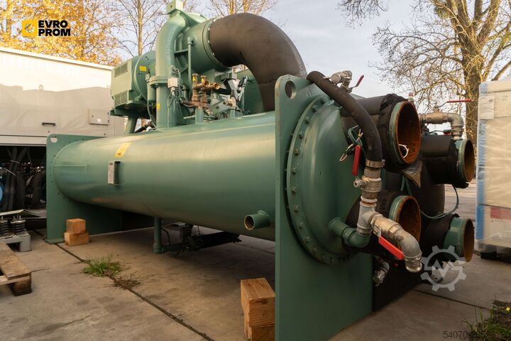Kühler Used Watercooled chiller York YK CG CF Q7 5CI F 2000 kW. 2005 yom