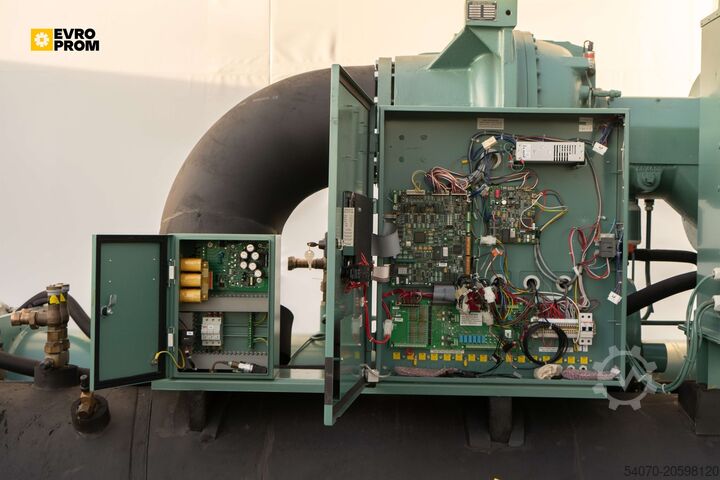 Kühler Used Watercooled chiller York YK CG CF Q7 5CI F 2000 kW. 2005 yom