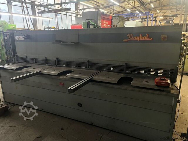 Cisaille guillotine hydraulique Baykal HGL  3100  x  6