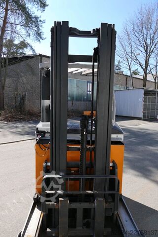Empilhador retrátil Still FM-X 17