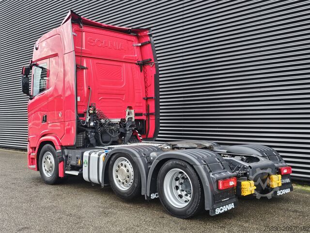 Přeprava objemu Scania S580 V8 / 6x2/4 / MEGA / LOWDECK