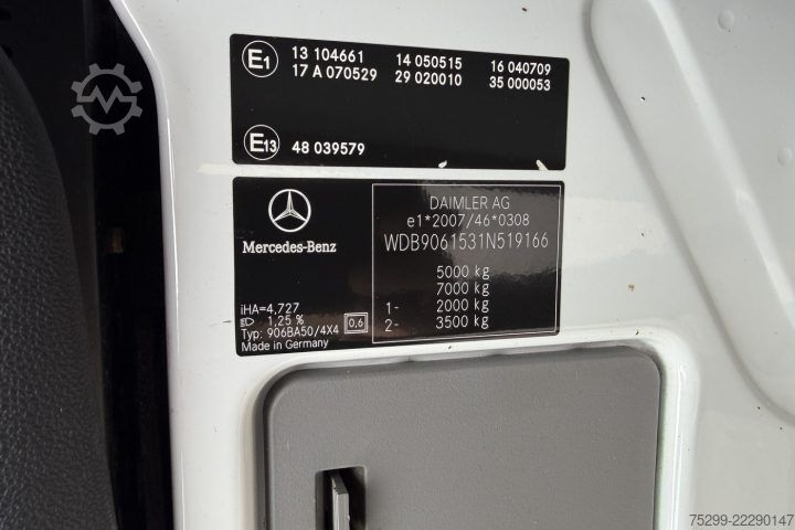 Chladírenský vůz Mercedes-Benz 516 CDI 4x4 Kühlkoffer/HB / Swiss-Vehicle