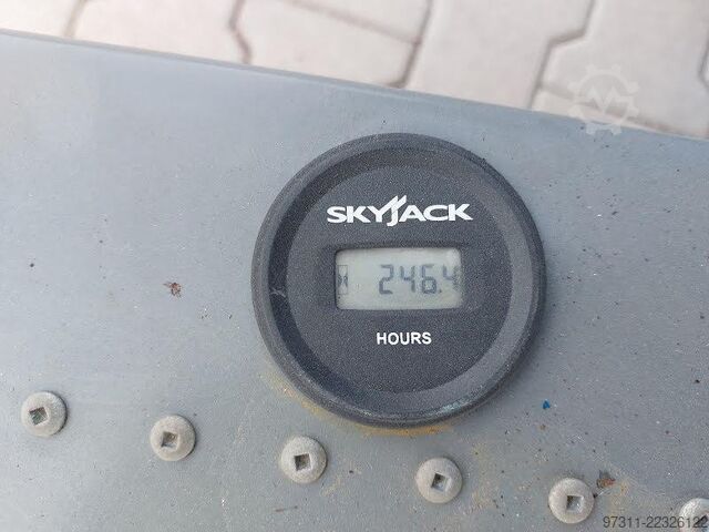 Nůžkový výtah SkyJack SJIII 3219