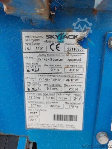 Nůžkový výtah SkyJack SJIII 3219