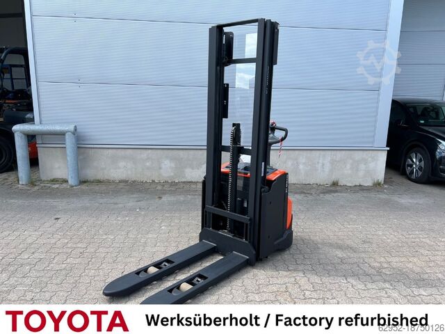 High Lift stacker Toyota SWE 120 L, Akku neu!
