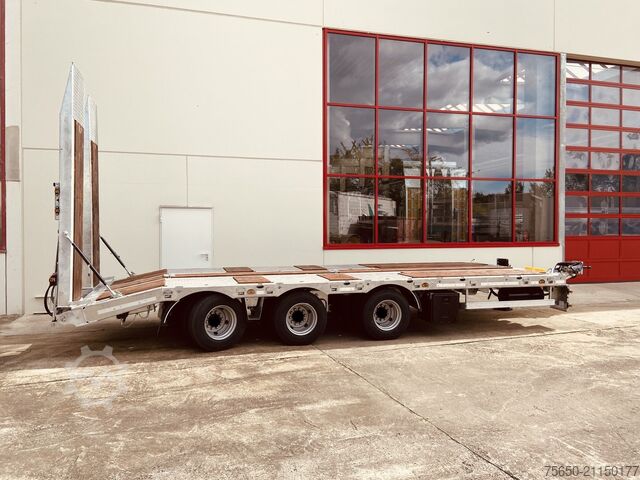 Remolque de plataforma baja Möslein TT 31  31 t GG Tridem- Tieflader 3 Achs, gelenktNeufahrzeug