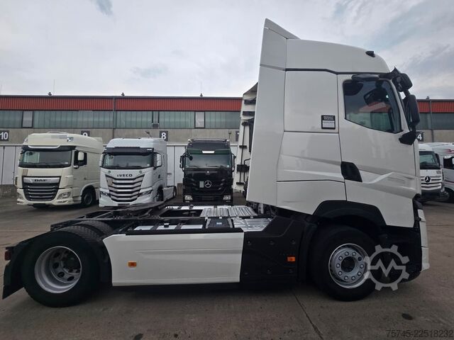 Standaard trekker RENAULT T 520 * ACC * KLIMAAUT. * SPURHALTE *