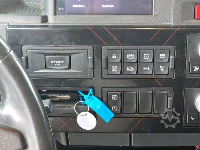 Standaard trekker RENAULT T 520 * ACC * KLIMAAUT. * SPURHALTE *