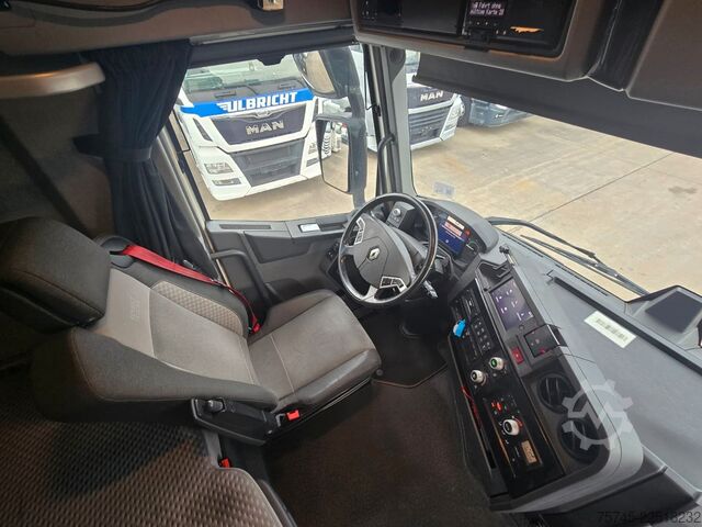 Standaard trekker RENAULT T 520 * ACC * KLIMAAUT. * SPURHALTE *