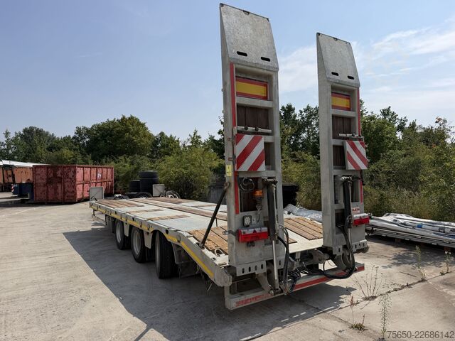 Dieplader oplegger Möslein TTA33 Schwebheim  Tridemtieflader 31 t GG, 8 m lang